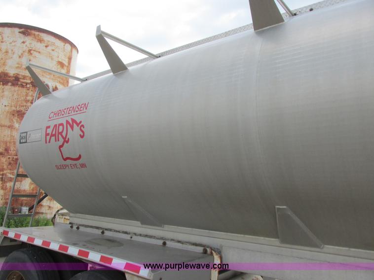 image for item I6241 1997 CEI Pacer AT35L-40-1254 aluminum bulk trailer