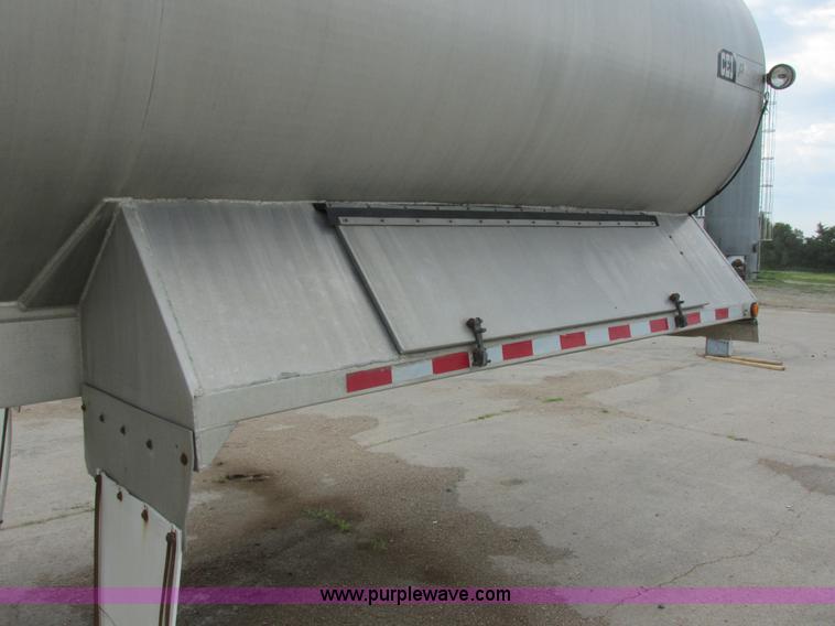 image for item I6241 1997 CEI Pacer AT35L-40-1254 aluminum bulk trailer