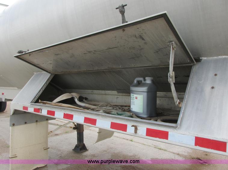 image for item I6241 1997 CEI Pacer AT35L-40-1254 aluminum bulk trailer