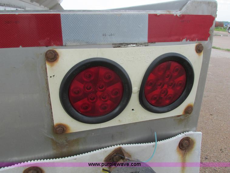 image for item I6241 1997 CEI Pacer AT35L-40-1254 aluminum bulk trailer