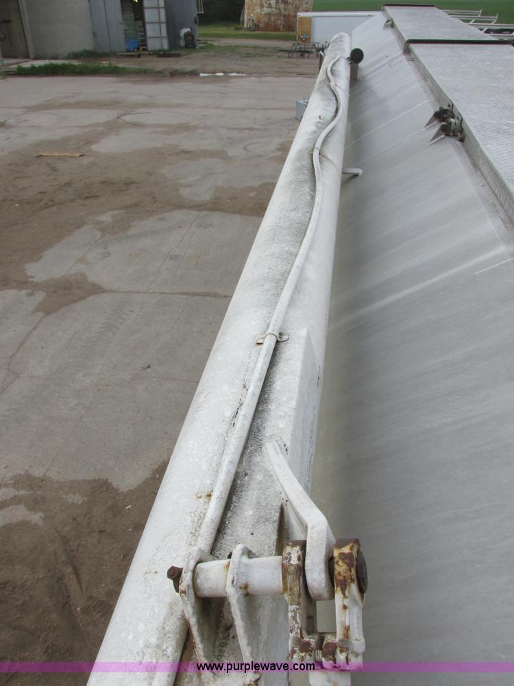 image for item I6241 1997 CEI Pacer AT35L-40-1254 aluminum bulk trailer