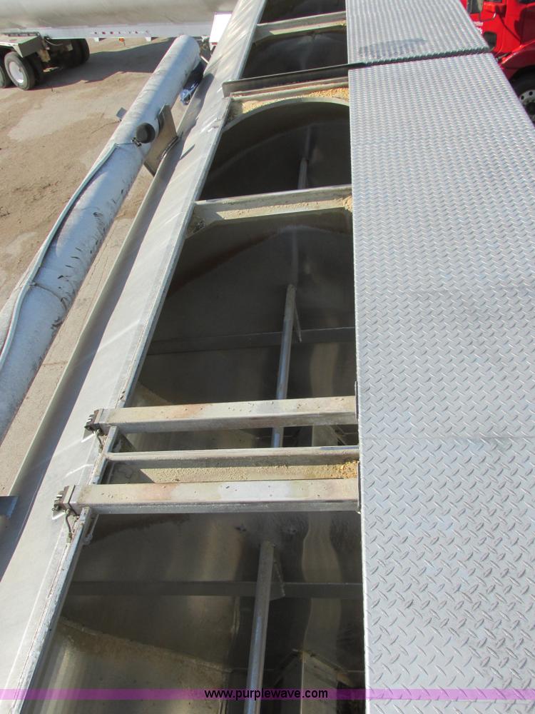 image for item I6241 1997 CEI Pacer AT35L-40-1254 aluminum bulk trailer