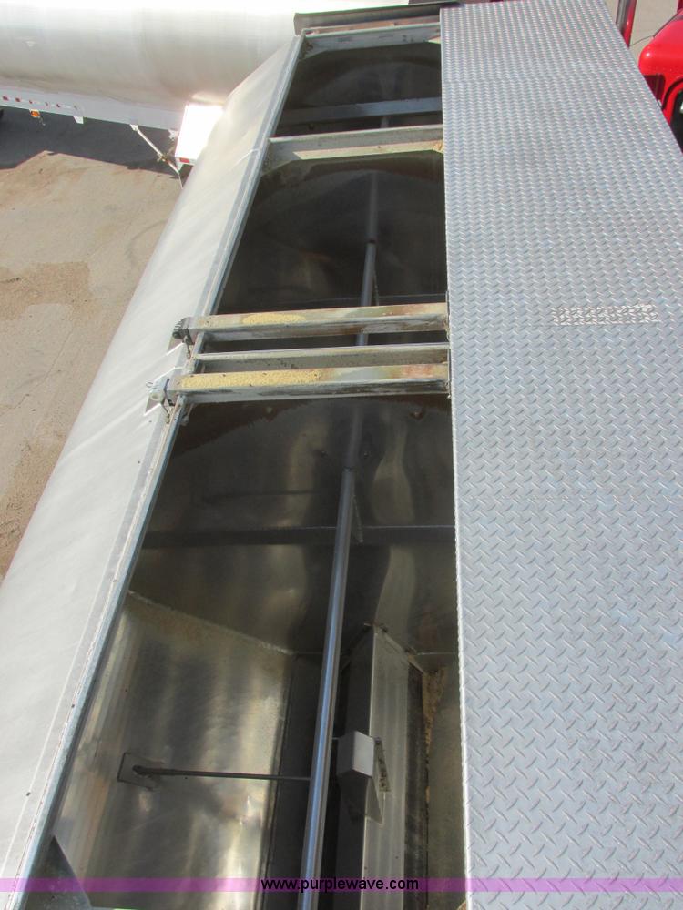 image for item I6241 1997 CEI Pacer AT35L-40-1254 aluminum bulk trailer