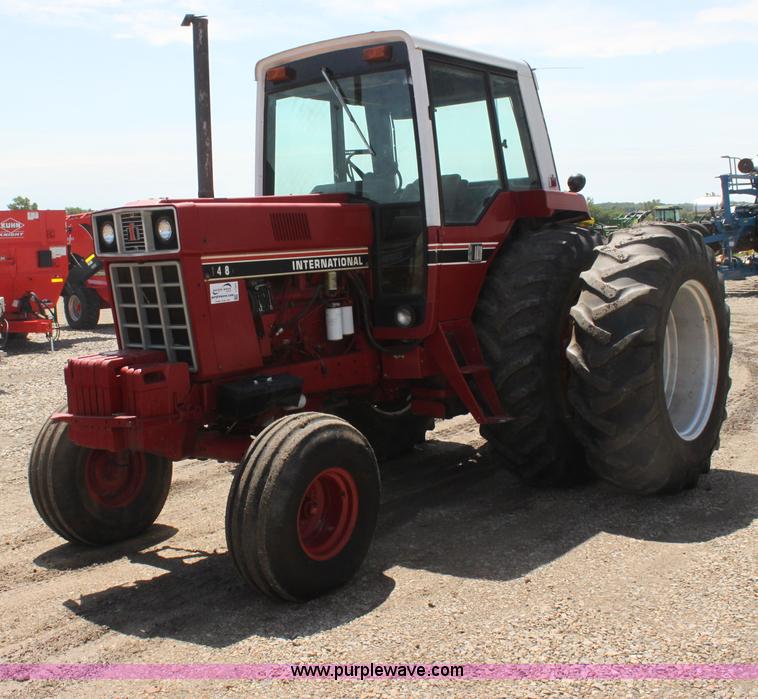 image for item I7324 1981 International 1486 tractor