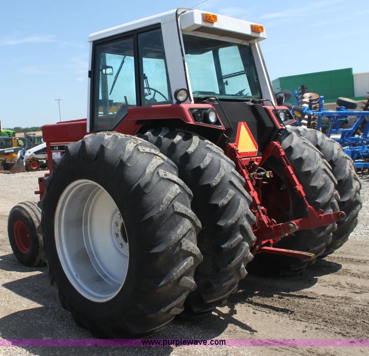 image for item I7324 1981 International 1486 tractor