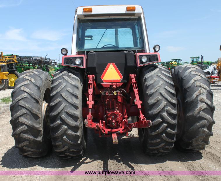image for item I7324 1981 International 1486 tractor