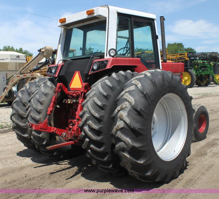 image for item I7324 1981 International 1486 tractor