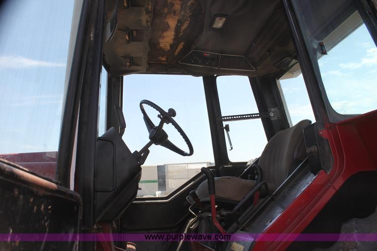 image for item I7324 1981 International 1486 tractor