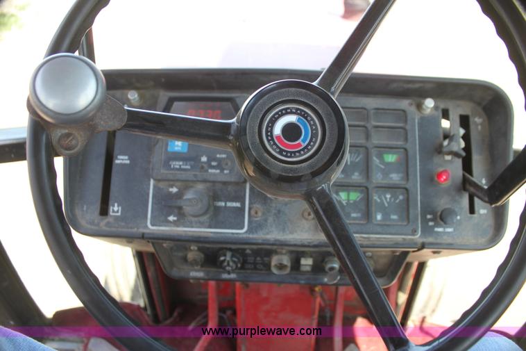 image for item I7324 1981 International 1486 tractor