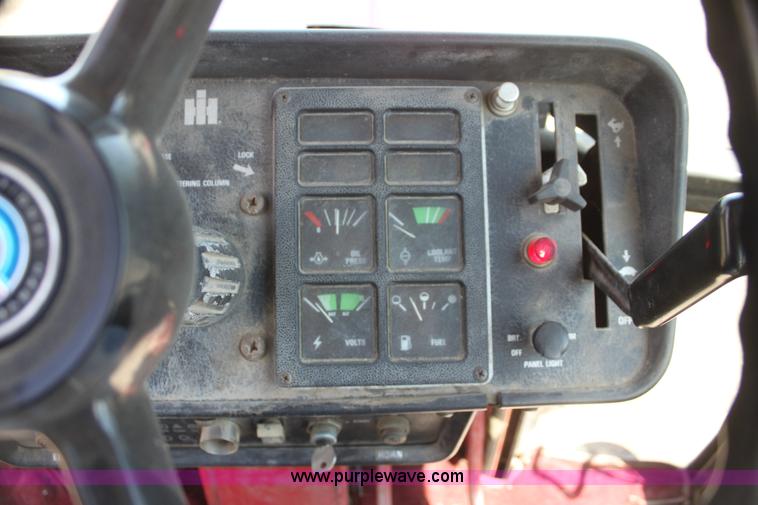 image for item I7324 1981 International 1486 tractor