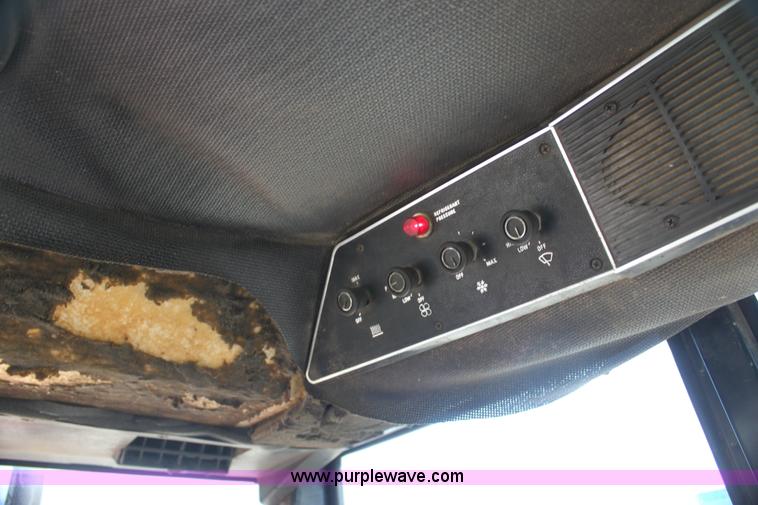 image for item I7324 1981 International 1486 tractor