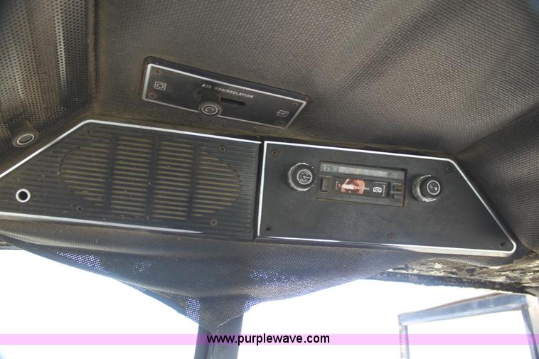 image for item I7324 1981 International 1486 tractor