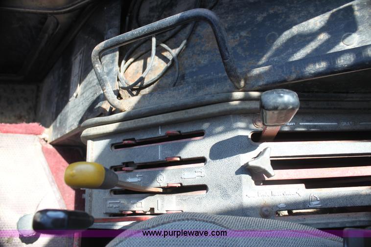 image for item I7324 1981 International 1486 tractor