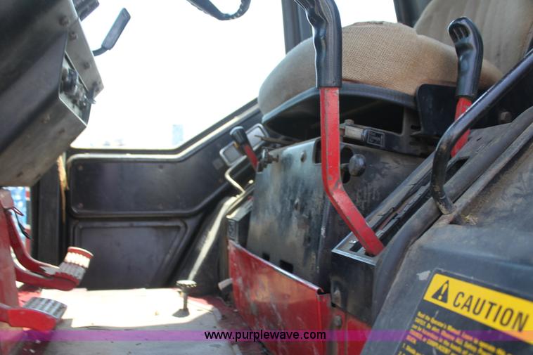 image for item I7324 1981 International 1486 tractor