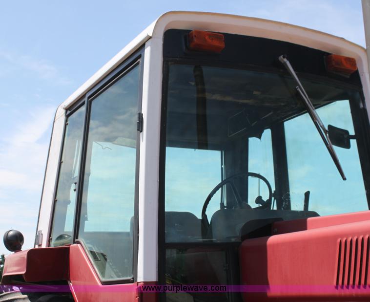 image for item I7324 1981 International 1486 tractor