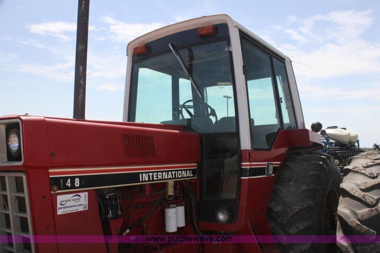 image for item I7324 1981 International 1486 tractor
