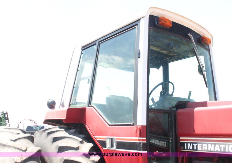 image for item I7324 1981 International 1486 tractor