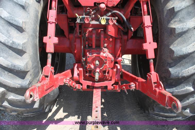 image for item I7324 1981 International 1486 tractor