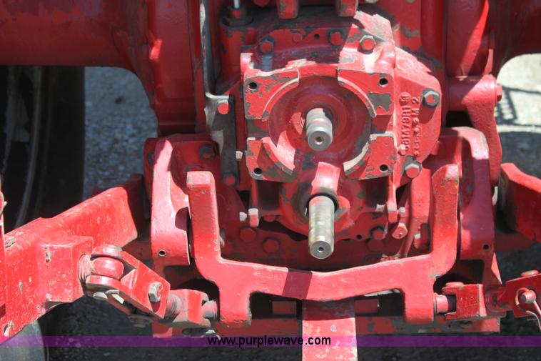 image for item I7324 1981 International 1486 tractor