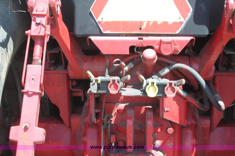 image for item I7324 1981 International 1486 tractor