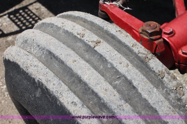 image for item I7324 1981 International 1486 tractor