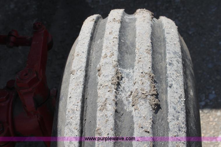 image for item I7324 1981 International 1486 tractor