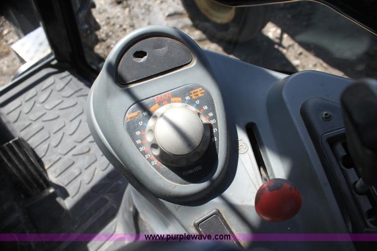 image for item I7326 2006 Challenger MT525B tractor