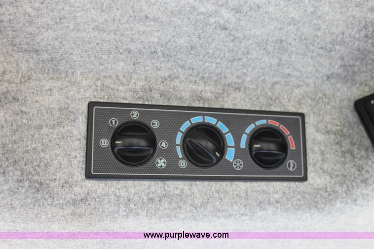 image for item I7326 2006 Challenger MT525B tractor