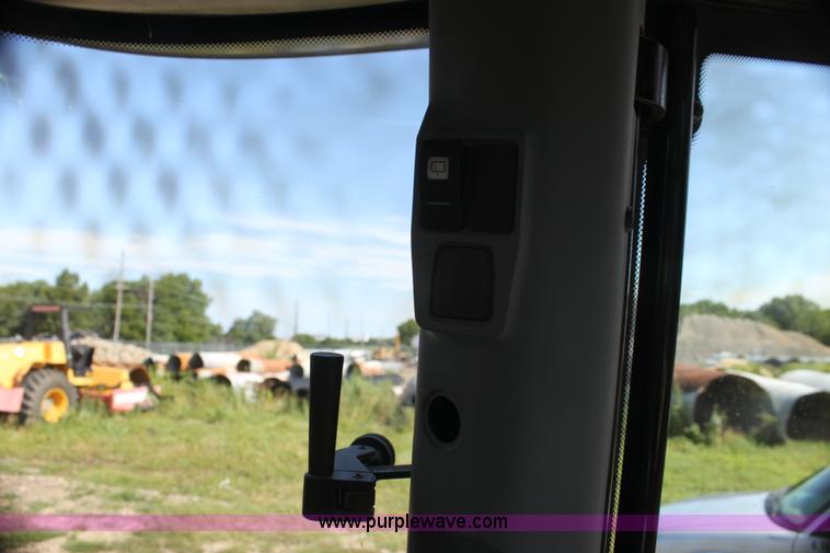 image for item I7326 2006 Challenger MT525B tractor