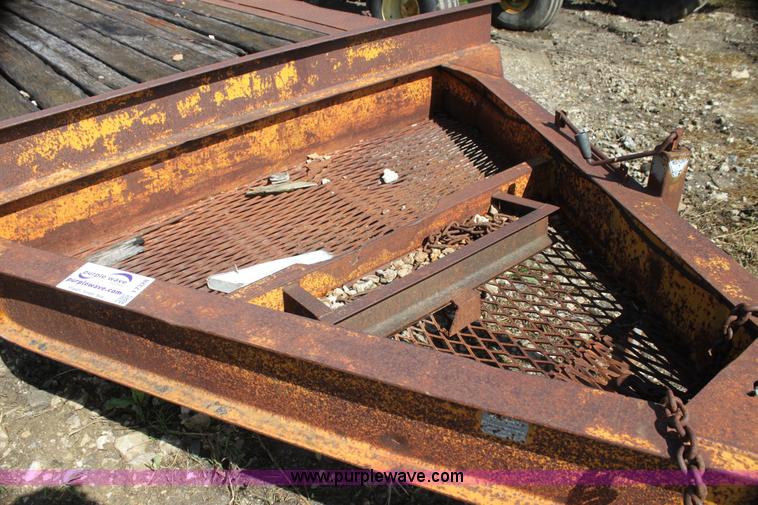 image for item I7328 1975 Gene equipment trailer