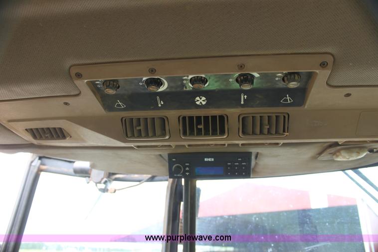 image for item I7334 1988 John Deere 8650 4WD tractor