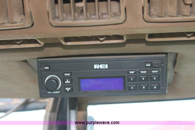 image for item I7334 1988 John Deere 8650 4WD tractor