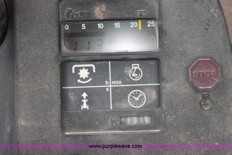 image for item I7334 1988 John Deere 8650 4WD tractor