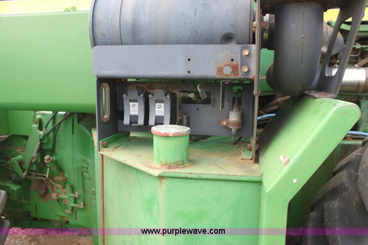 image for item I7334 1988 John Deere 8650 4WD tractor