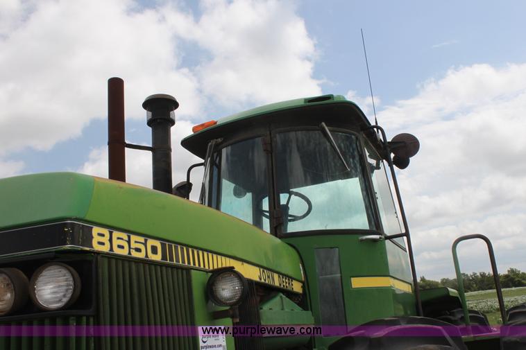 image for item I7334 1988 John Deere 8650 4WD tractor