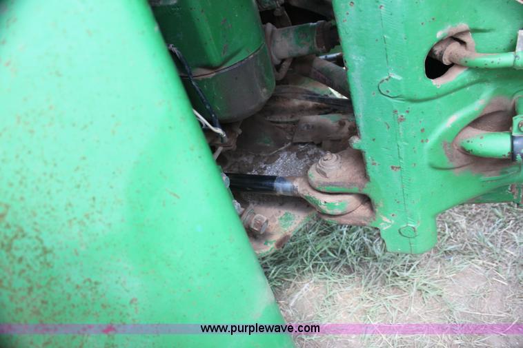 image for item I7334 1988 John Deere 8650 4WD tractor