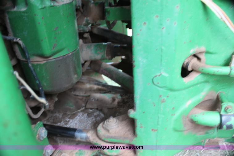 image for item I7334 1988 John Deere 8650 4WD tractor