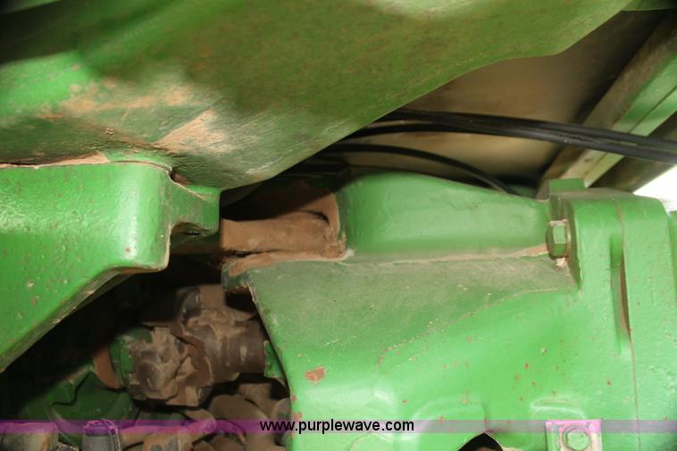image for item I7334 1988 John Deere 8650 4WD tractor