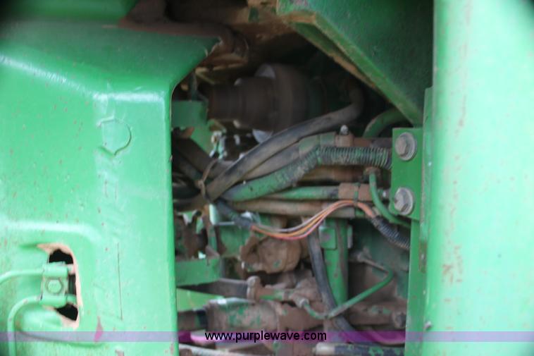 image for item I7334 1988 John Deere 8650 4WD tractor