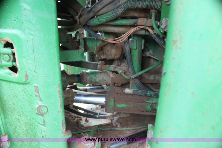 image for item I7334 1988 John Deere 8650 4WD tractor