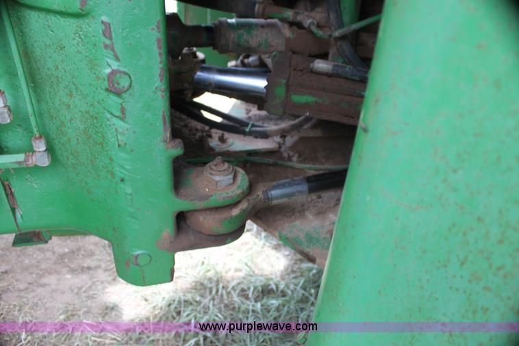 image for item I7334 1988 John Deere 8650 4WD tractor