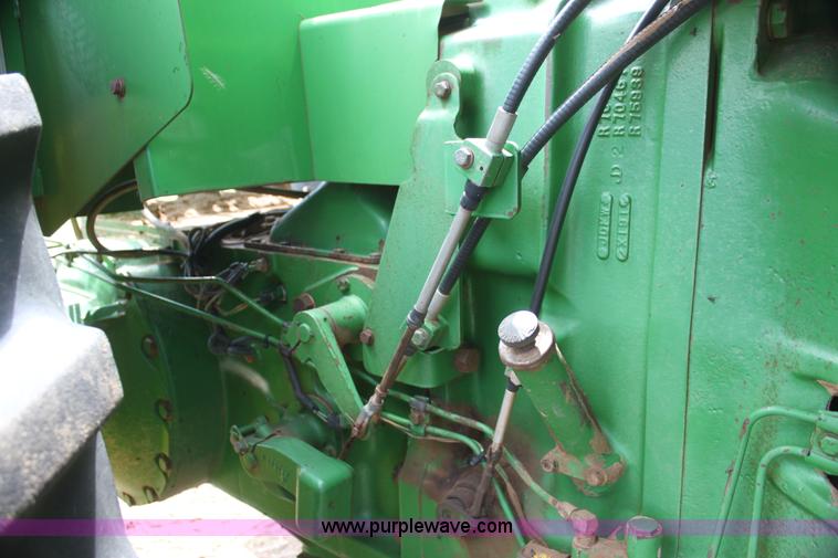 image for item I7334 1988 John Deere 8650 4WD tractor