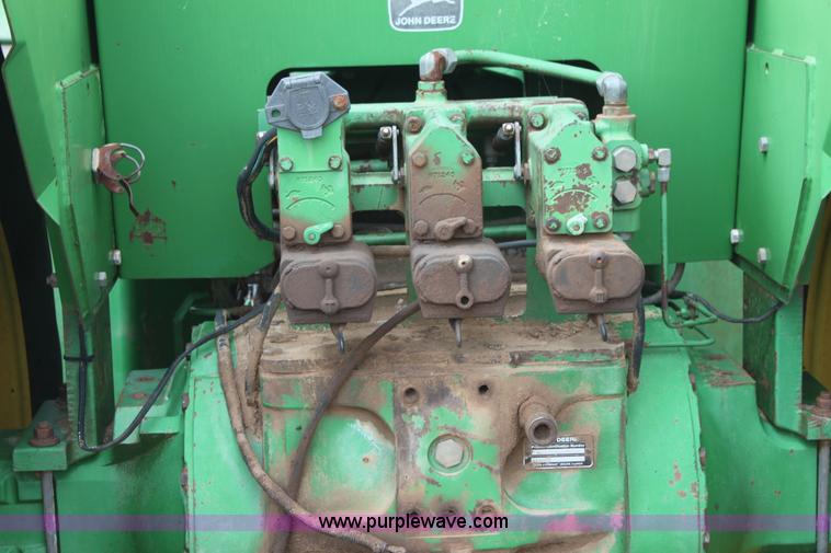 image for item I7334 1988 John Deere 8650 4WD tractor