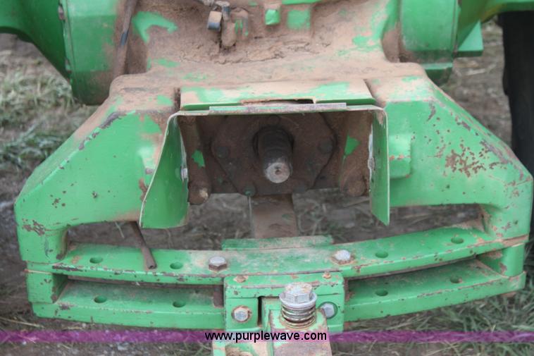 image for item I7334 1988 John Deere 8650 4WD tractor