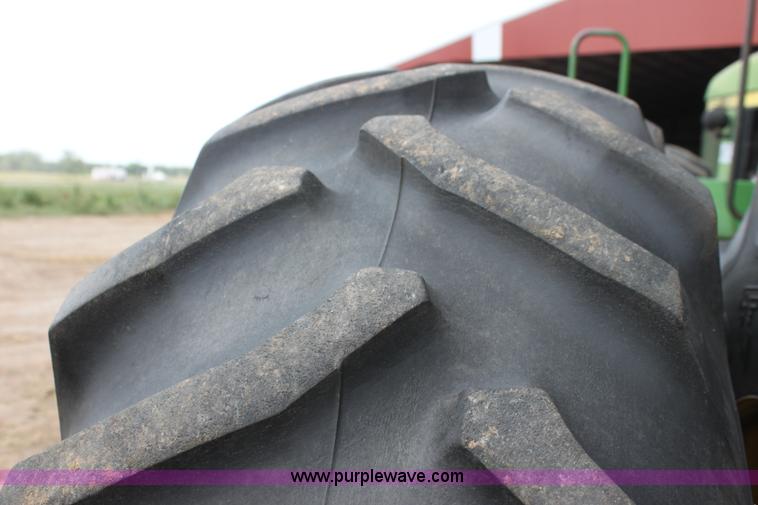 image for item I7334 1988 John Deere 8650 4WD tractor