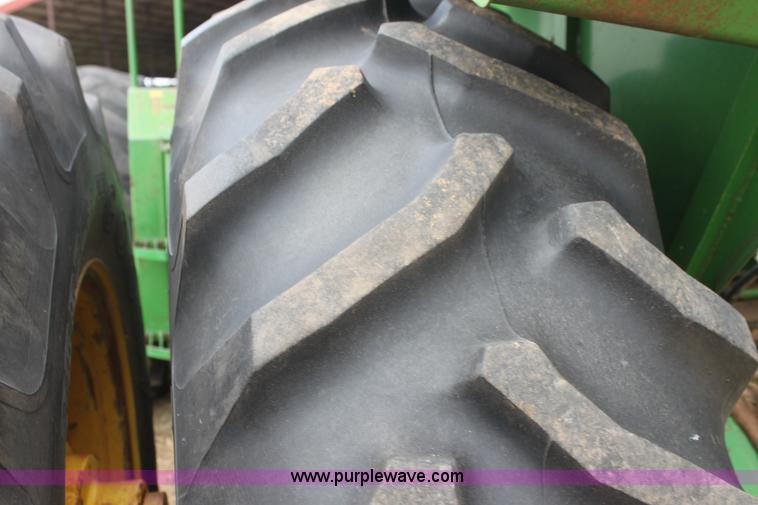 image for item I7334 1988 John Deere 8650 4WD tractor