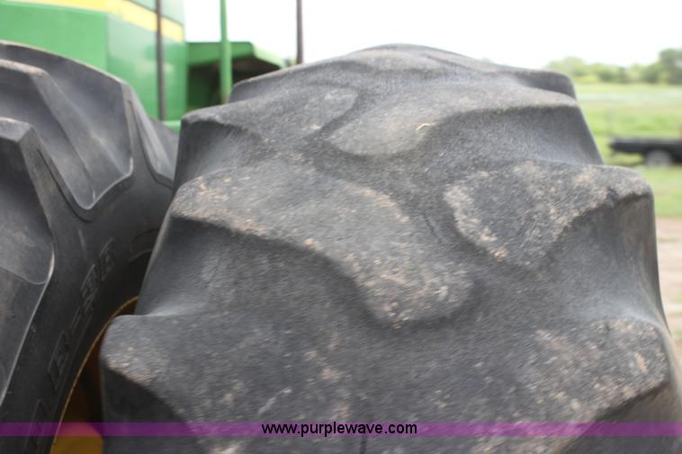 image for item I7334 1988 John Deere 8650 4WD tractor