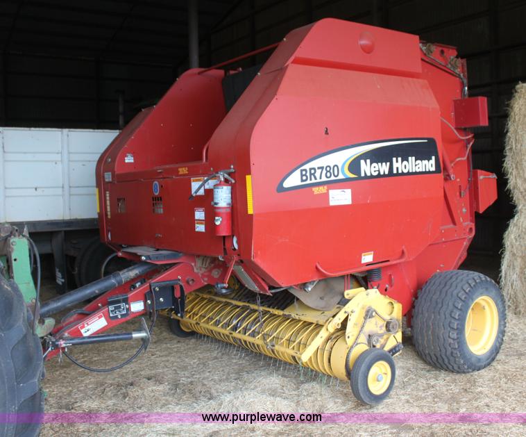 image for item I7335 2003 New Holland BR780 round baler