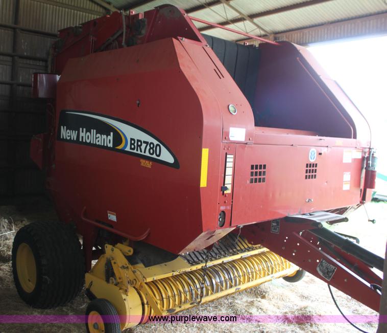 image for item I7335 2003 New Holland BR780 round baler