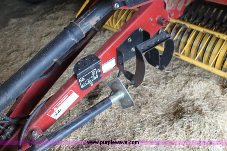 image for item I7335 2003 New Holland BR780 round baler